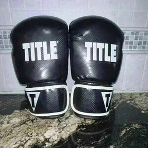 TITLE boxing gloves / Size M / Black & White / Unisex